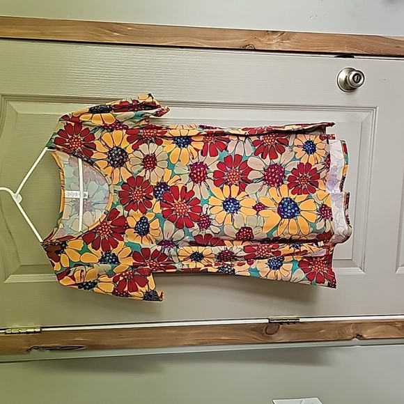 LuLaRoe Tops - LuLaRoe Colorful Floral Tunic Top XS